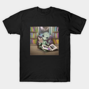 Believe in Yourself Funny an Alien reading a Book T-Shirt